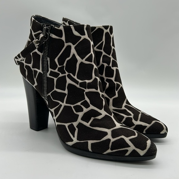 2168- Stuart Weitzman Giraffe Print Ankle Boots – Size 7 – Gently Worn - Picture 2 of 12